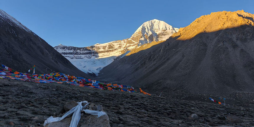 Pilgrims booking Mount Kailash Mansarovar Yatra online through best and trusted travel website for 2026 spiritual journey
