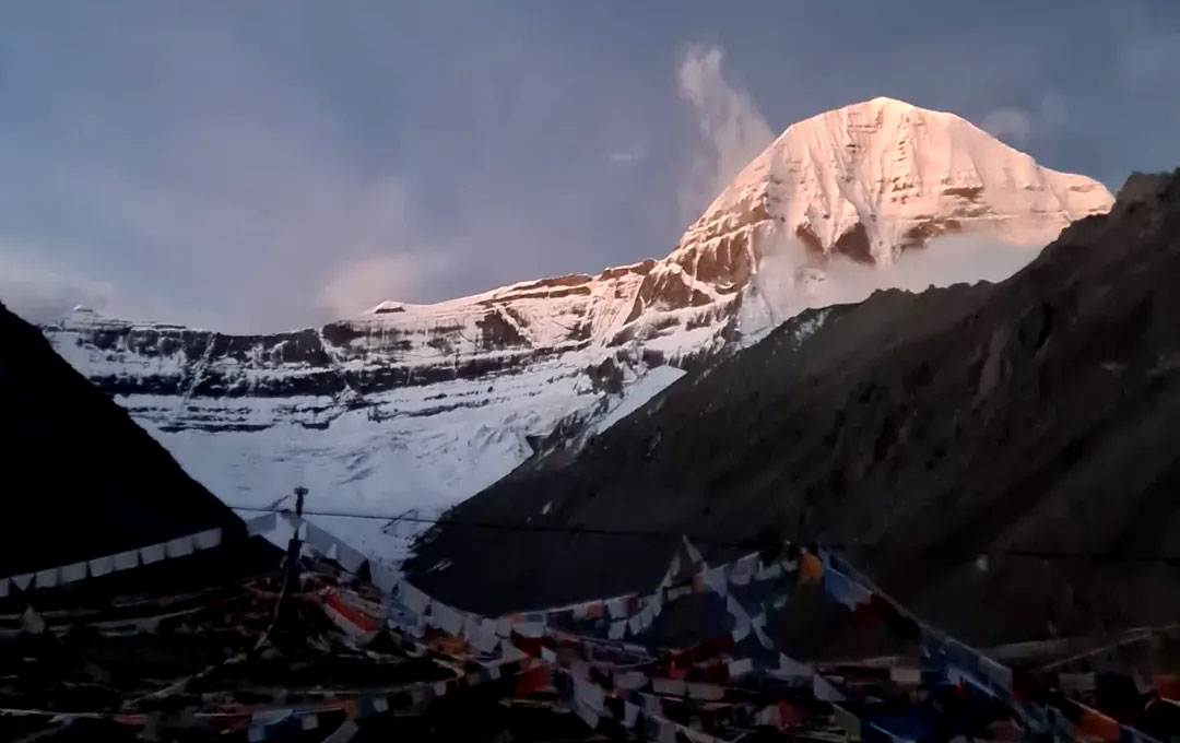 Comparison of Kailash Mansarovar Yatra and Adi Kailash Yatra showing route, altitude, difficulty, and spiritual significance