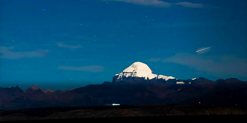 Pilgrims seeking Kailash Mansarovar Yatra enquiry and booking assistance for a spiritual journey to Mount Kailash and Lake Mansarovar