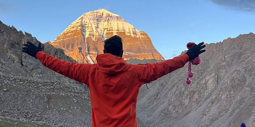 Travelers following step-by-step guide to book Kailash Mansarovar Yatra online through official and trusted website