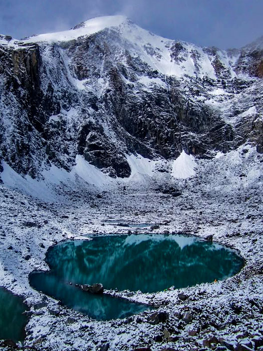 Devotees at Gauri Kund near Kedarnath with natural hot spring and scenic mountain surroundings
